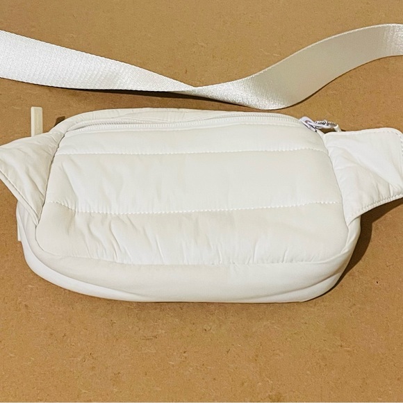 LULULEMON Everywhere Belt Bag Wunder Puff 2L - Picture 4 of 6